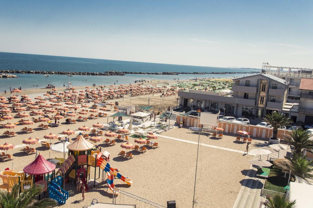 Hotel & Residence Cavalluccio Marino ريميني المظهر الخارجي الصورة
